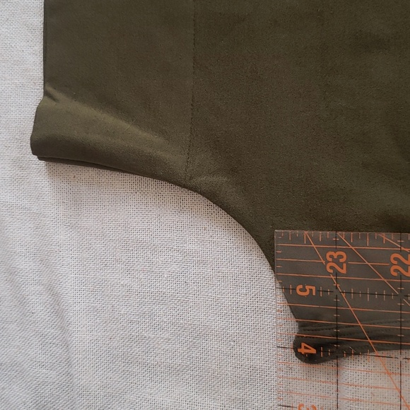 Skinny Tees Shirt Womens Small Olive Sleeveless Turtleneck Stretch Soft Base - Picture 6 of 6